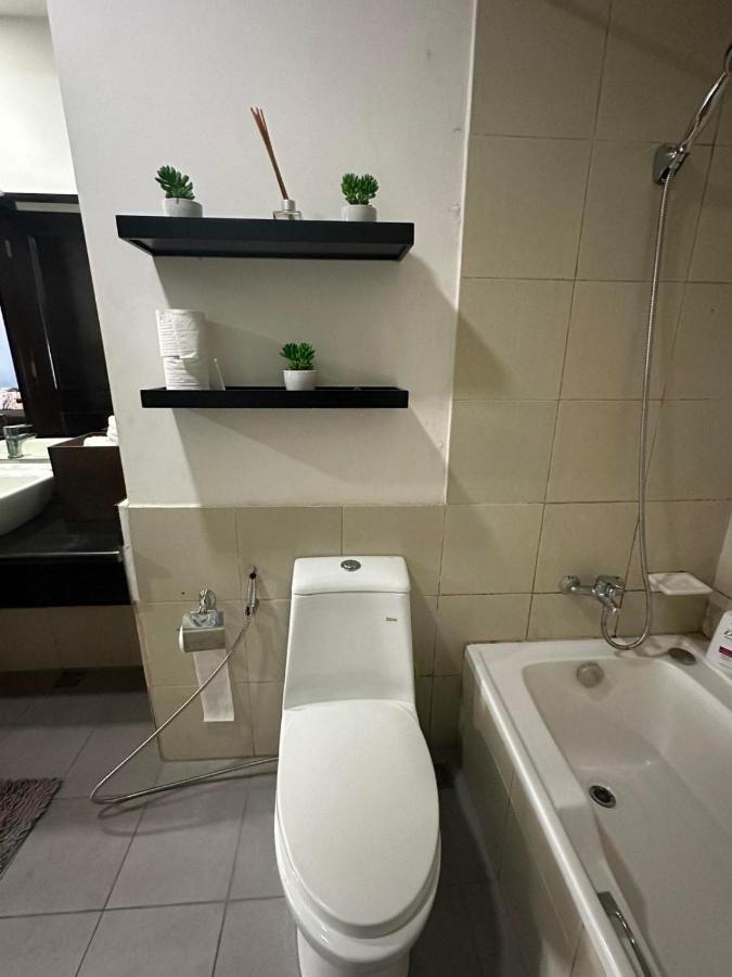 Suites De Marina Manila With Netflix Exteriör bild