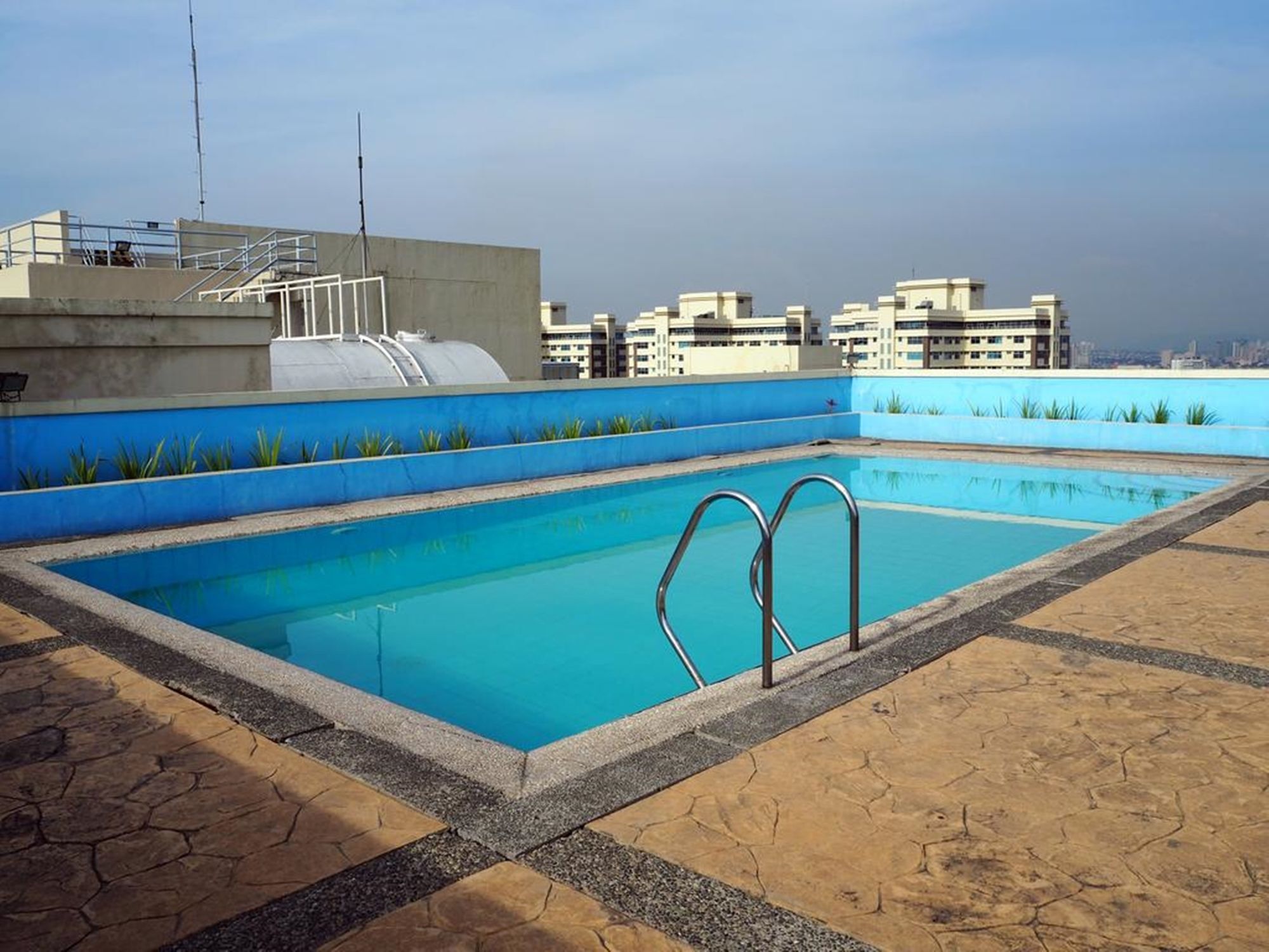 Suites De Marina Manila With Netflix Exteriör bild