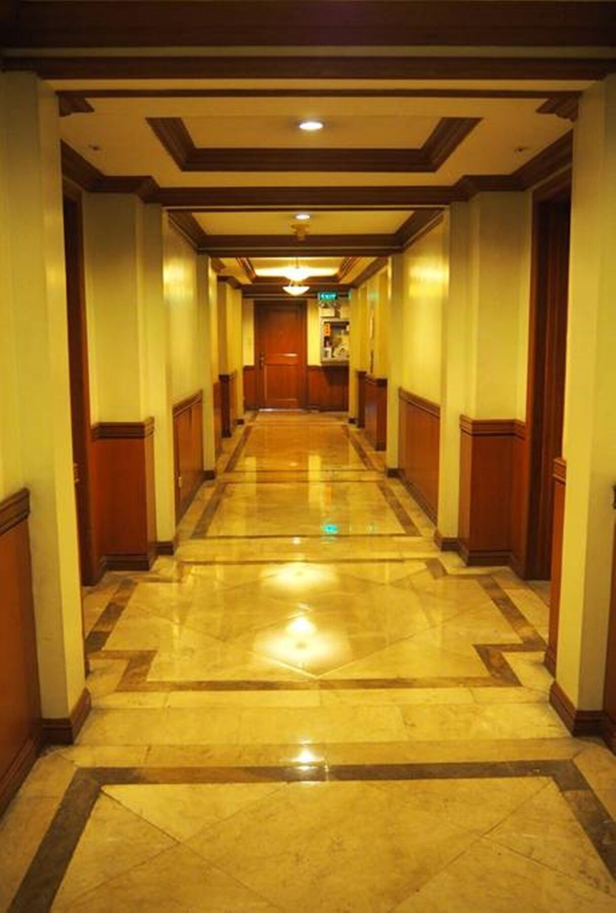 Suites De Marina Manila With Netflix Exteriör bild